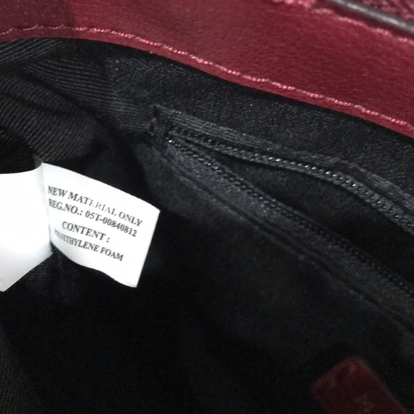 Marc Jacobs The Commuter Burgundy Crossbody Bag - Picture 13 of 16